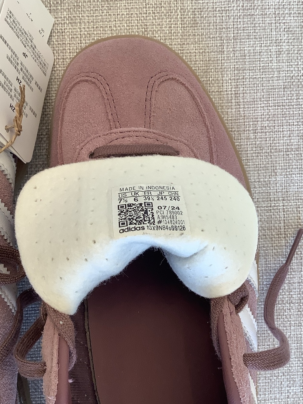 adidas Women’s Gazelle Sneakers in Shadow Fig, size 7.5 - Picture 7 of 10